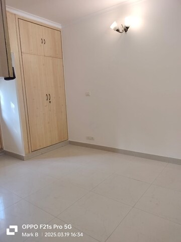Room in 3 BHK Apartment at Vasant Kunj – for Rent