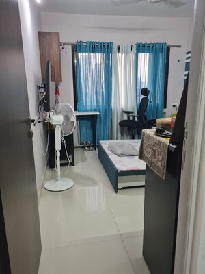 Room in 2 BHK Apartment at Utopia Garden Grove Mall, Borivali West – for Sale