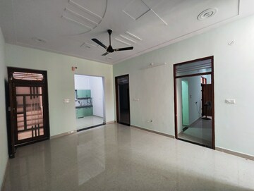 Room in 2 BHK Apartment at Eldeco Luxa, Sitapur Road – for Rent