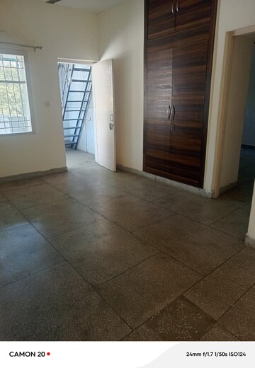 Room in 2 BHK Apartment at Vasant Kunj – for Rent
