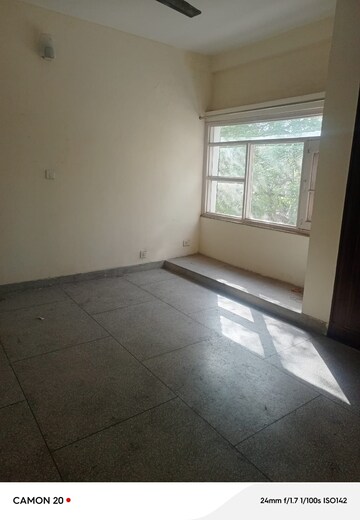 Room in 2 BHK Apartment at Vasant Kunj – for Rent