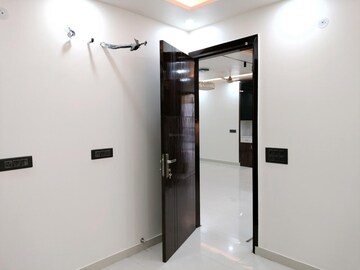 Furnished Amenities in 3 BHK Builder Floor at Sector 8, Dwarka – for Sale