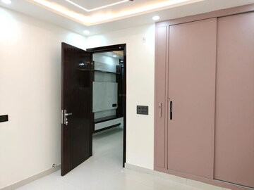 Room in 3 BHK Builder Floor at Sector 8, Dwarka – for Sale