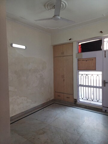 Room in 3 BHK Builder Floor at SS Mayfield Gardens, Sector 51 – for Rent