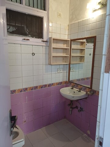 Attached Bathroom in 3 BHK Builder Floor at SS Mayfield Gardens, Sector 51 – for Rent