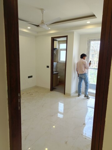 Room in 3 BHK Builder Floor at Saket – for Sale