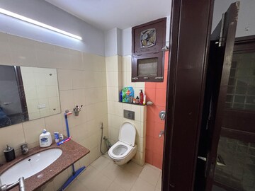 Attached Bathroom in 1 RK Builder Floor at RWA Residential Society, Sector 40 – for Rent