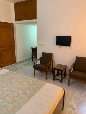 Room in 1 RK Builder Floor at Apex Apartments, Sector 45 – for Rent