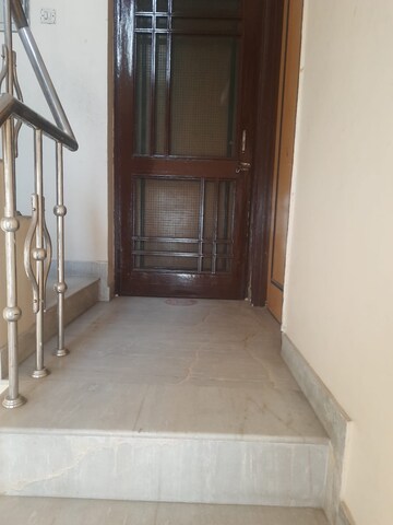  2 BHK Builder Floor at Pallav Puram Phase 2 – for Rent