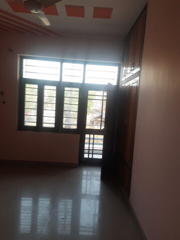 Room in 2 BHK Builder Floor at Pallav Puram Phase 2 – for Rent