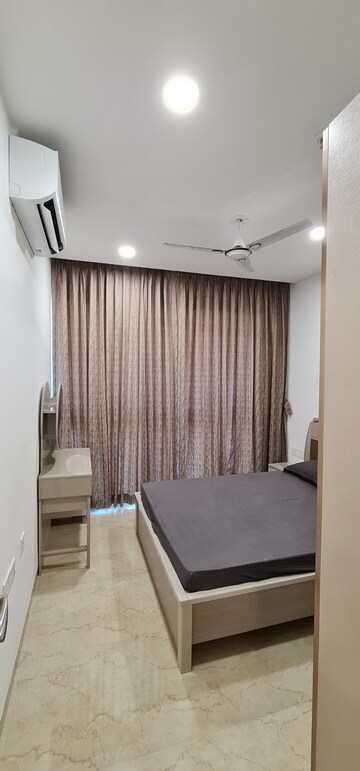 Room in 2 BHK Apartment at Aurum Q Residences, Ghansoli – for Rent