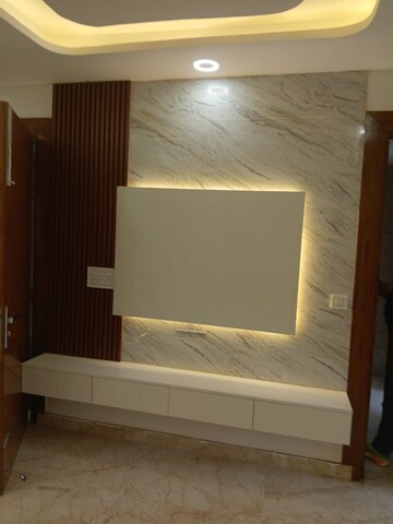 Room in 4 BHK Builder Floor at BPTP Parklands, Sector 76 – for Rent
