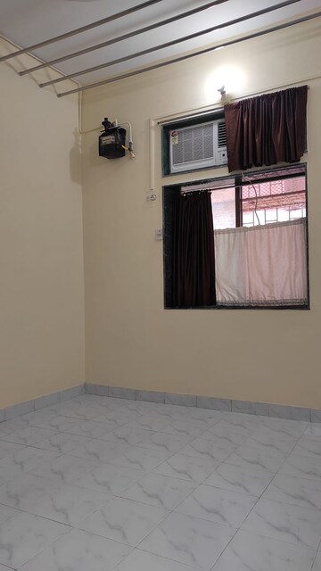 Room in 1 BHK Apartment at Dayabhai Niwas, Mahim – for Rent