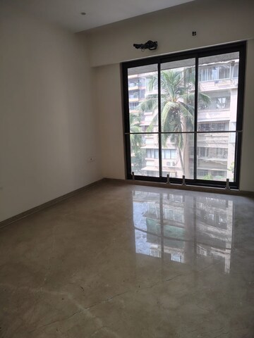 Room in 2 BHK Apartment at Windermere Apartment, Santacruz West – for Rent