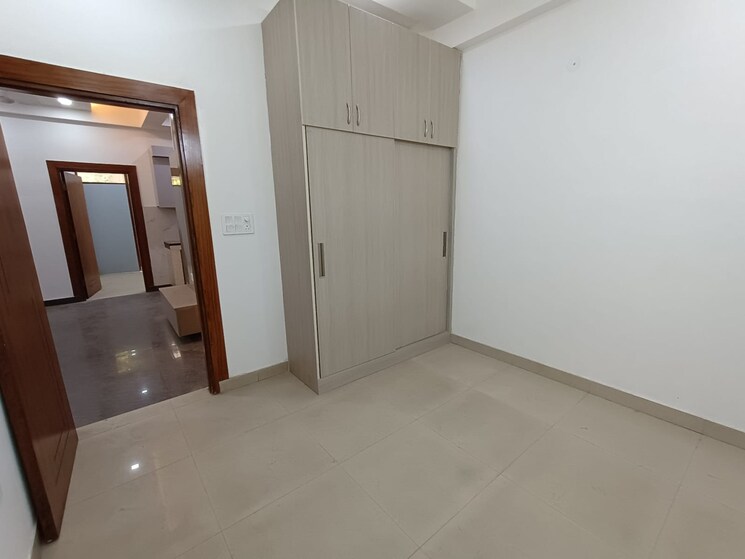 Room, rail-vihar-apartments 4 Bedroom 2100 Sq.Ft. Apartment In Vasundhara Sector 2b Ghaziabad 8510270