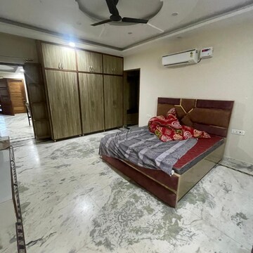 Room in 6 BHK Builder Floor at Aerocity – for Rent