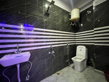 Attached Bathroom in 1 BHK Apartment at Saket – for Rent
