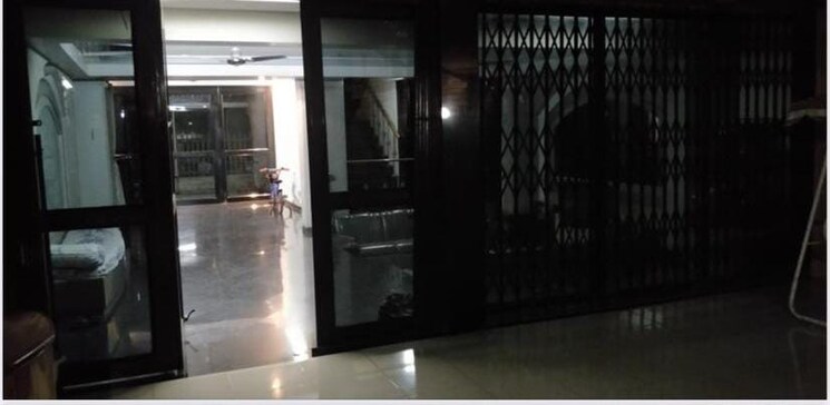 Room, andheri west 5 Bedroom 4200 Sq.Ft. Independent House In Andheri West Mumbai 8510324