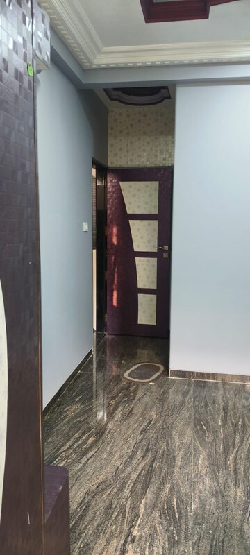Room in 5 BHK Independent House at Andheri West – for Rent