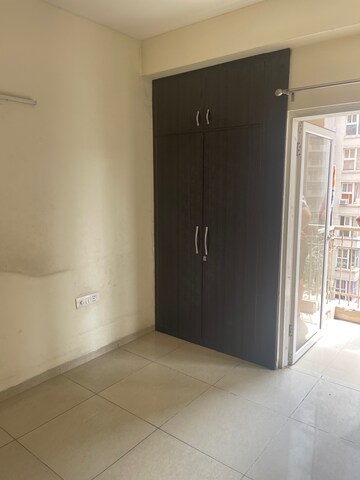 Room in 2.5 BHK Apartment at Ajnara Homes, Sector 16b Greater Noida – for Sale