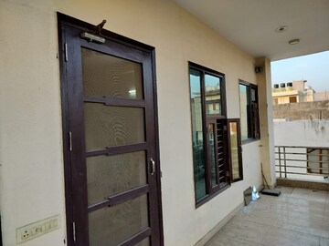 Balcony in 3 BHK Builder Floor at Sushant Lok 2, Sector 57 – for Rent
