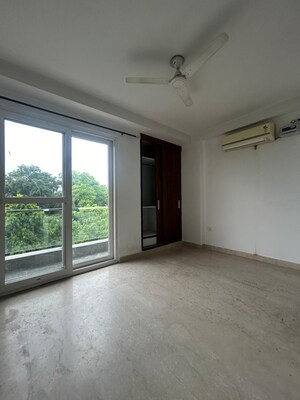 Room in 3 BHK Builder Floor at Saket – for Rent