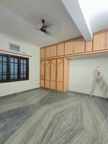 Room in 2 BHK Builder Floor at Hsr Layout – for Rent