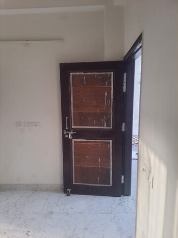 1 RK Independent House For Rent in RWA Apartments Sector 71, Sector 71