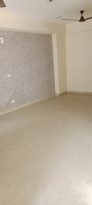 Room in 3 BHK Apartment at Galaxy North Avenue ll, Gaur City 2  – for Rent