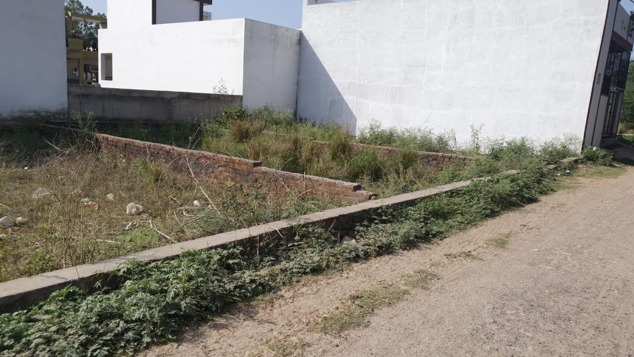 Plot For Sale in Lalit Property 