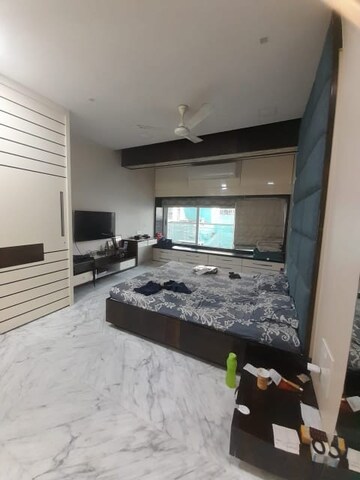 Bedroom in 2 BHK Apartment at Malabar Hill – for Rent