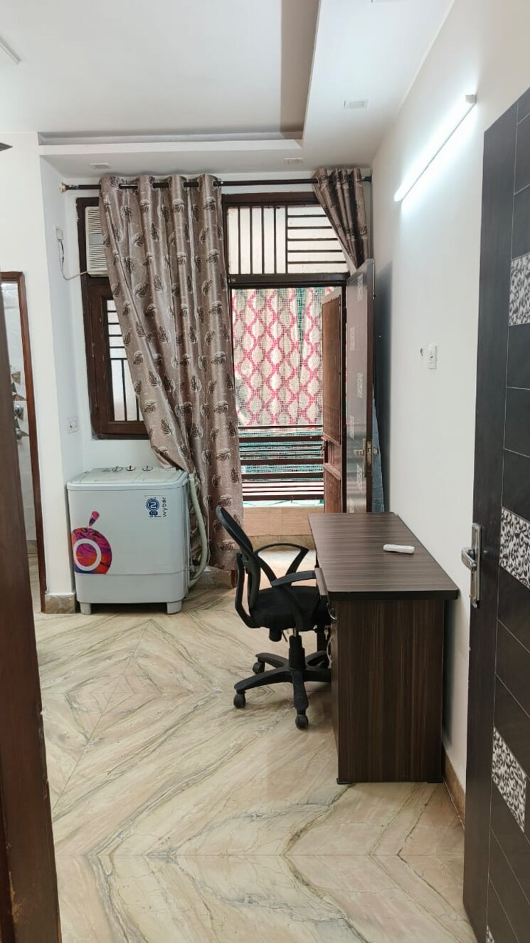 Living Room, subhash nagar 2 Bedroom 100 Sq.Yd. Builder Floor In Subhash Nagar Delhi 8510523