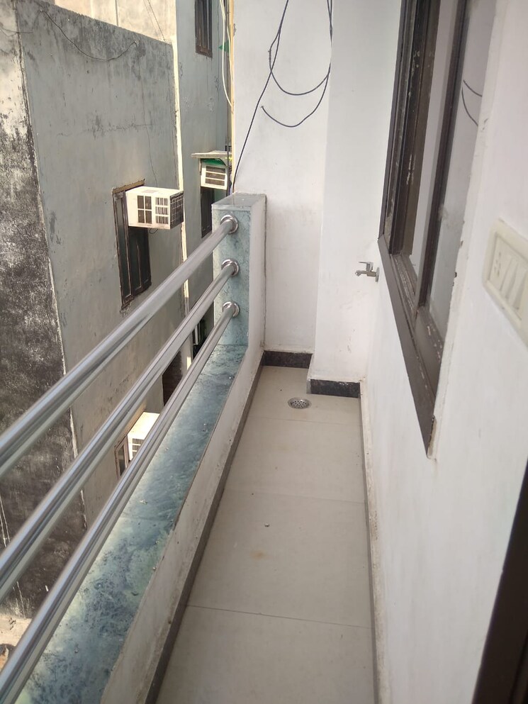 Balcony, subhash nagar 2 Bedroom 100 Sq.Yd. Builder Floor In Subhash Nagar Delhi 8510523