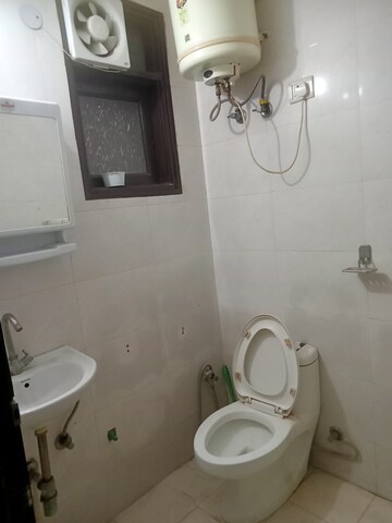 Attached Bathroom in 1 BHK Builder Floor at Saket – for Rent
