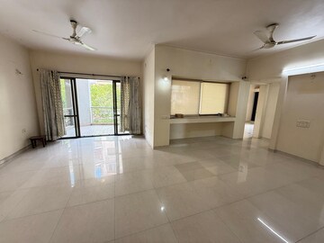 Room in 2 BHK Apartment at Lunkad Skylounge, Kalyani Nagar – for Rent