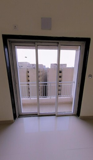 Room in 2 BHK Apartment at Indiabulls Greens, New Panvel – for Sale