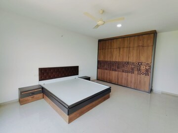Room in 3 BHK Apartment at Hiranandani Fortune City, New Panvel – for Rent