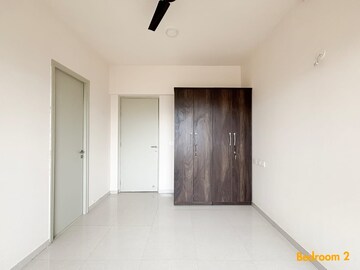 Room in 3 BHK Apartment at Hiranandani Fortune City, New Panvel – for Rent