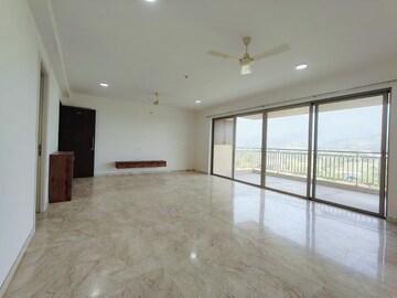 Room in 3 BHK Apartment at Hiranandani Fortune City, New Panvel – for Rent