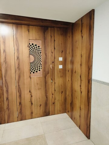 Room in 3 BHK Apartment at Hiranandani Fortune City, New Panvel – for Rent