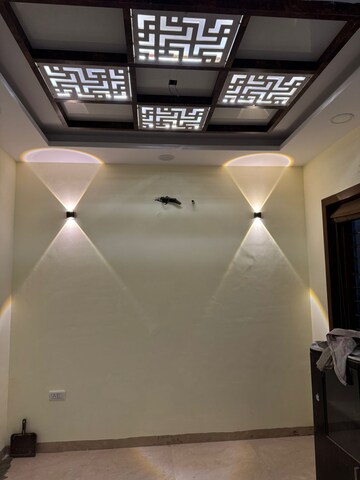 Room in 3 BHK Builder Floor at Sector 81 – for Rent