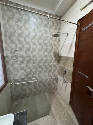 Attached Bathroom in 3 BHK Builder Floor at Sector 81 – for Rent