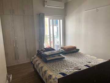 Room in 3 BHK Apartment at Central Park Flower Valley Aqua Front Towers, Sohna Sector 33 – for Rent