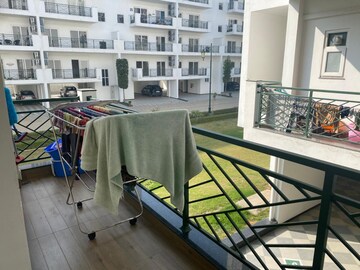 Room in 3 BHK Apartment at Central Park Flower Valley Aqua Front Towers, Sohna Sector 33 – for Rent