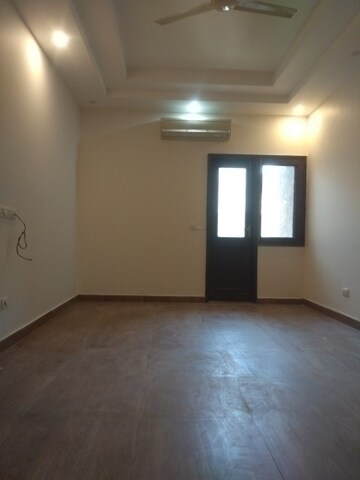 Room in 4 BHK Builder Floor at New Friends Colony – for Rent