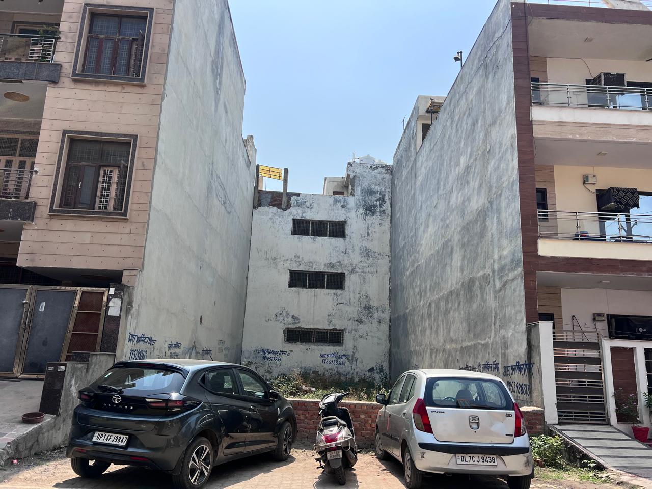 Plot For Sale in Vasundhara Sector 12