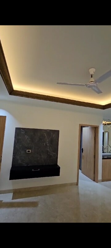 Room in 5 BHK Builder Floor at Sector 55 – for Sale