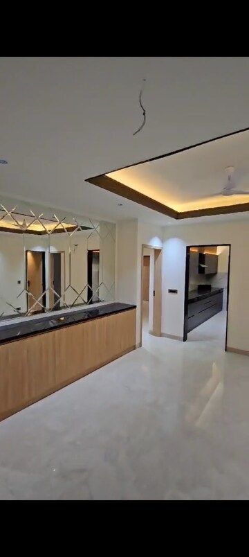 Room in 5 BHK Builder Floor at Sector 55 – for Sale