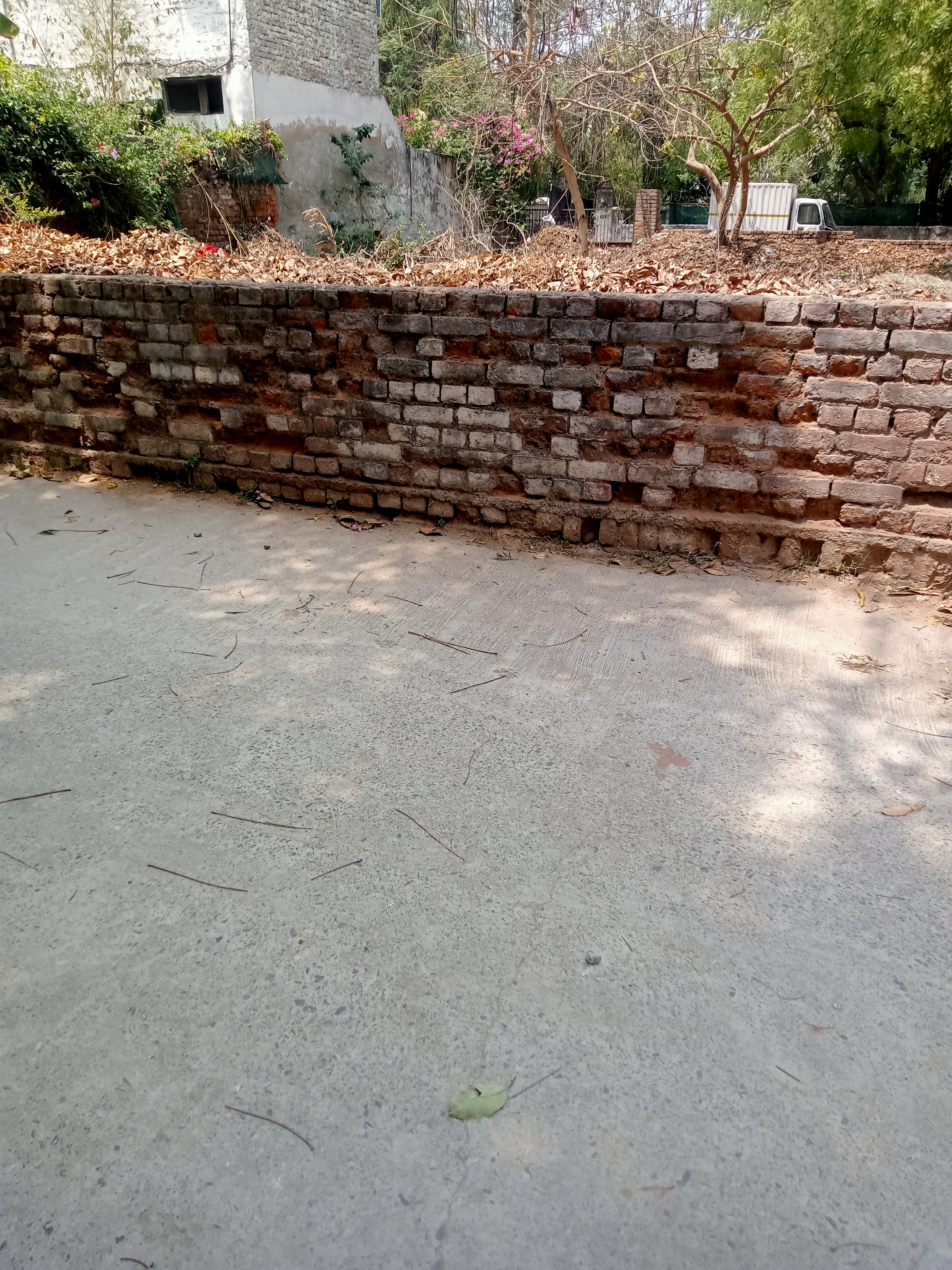 Plot For Sale in Sainik Farm