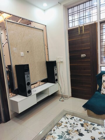Room in 2.5 BHK Builder Floor at S S City Floors, Sector 84 – for Rent
